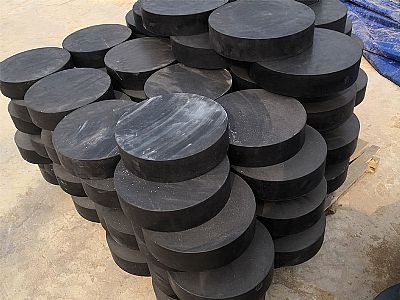 建瓯市板式橡胶支座由若干层橡胶片与薄钢板经加压硫化